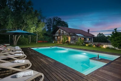 Villa in Cerovlje met zwembad