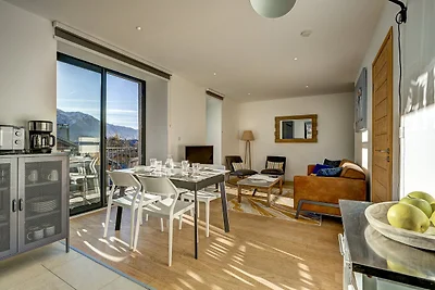 Central Apartment with Balcony & Mountain...