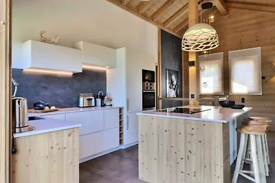 Chalet in Les Gets mit Innenpool und Spa