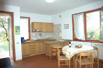 Caratteristico bungalow con piscina a Garda