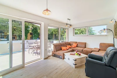 Moderne villa in Novigrad met privézwembad