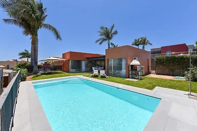 Villa residenziale nei resort di golf di...