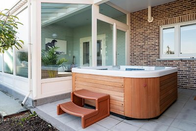 Ländliches Ferienhaus mit Whirlwanne in...