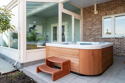 Ländliches Ferienhaus mit Whirlwanne in...