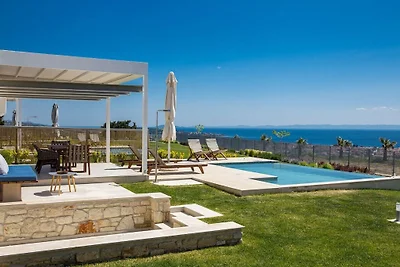Villa in Nikiti mit Schwimmbecken