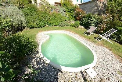 Charmantes Ferienhaus im Dorf Lari
