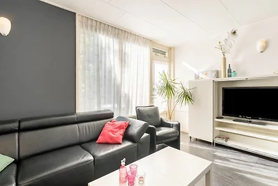 Schönes Ferienhaus in Baarland mit Terrasse