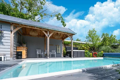 Ferienhaus mit Swimmingpool und Whirlpool