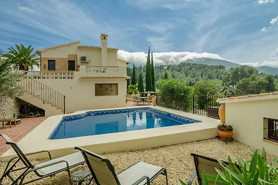 Accogliente villa con piscina privata a...
