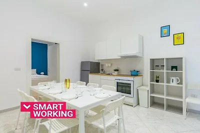 Appartement Blanc et Bleu à Sanità