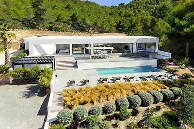 Strakke villa met mooi terras