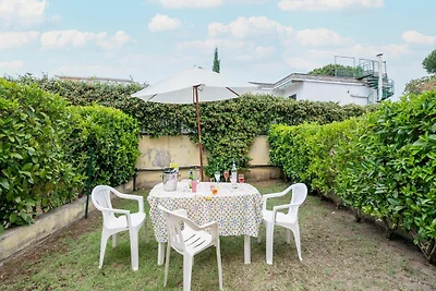 Villa in Residence con piscina e giardino