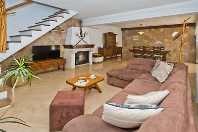 Villa in Bogomolje mit Schwimmbecken