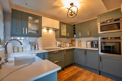 Bauernhaus in Staffordshire mit Hügelblick