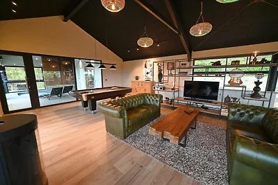 Luxuriöses Ferienhaus mit Innenpool