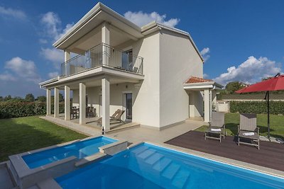 Villa mit privatem Pool und Garten in der Näh...