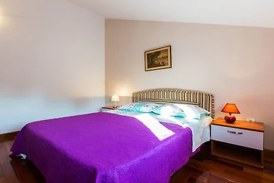 Classic Two Bedroom Apartment with Terrace (o...