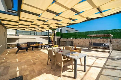 Villa in Kalkan mit Schwimmbecken