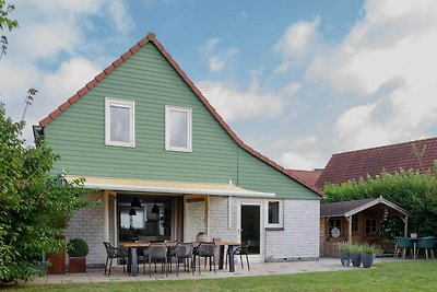 Ruim vakantiehuis met sauna nabij strand