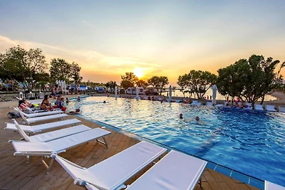 Mobilheim im Camping Omisal mit Pool