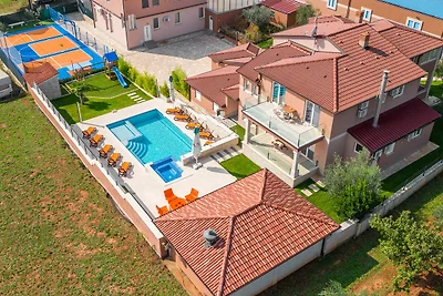 Villa a Pola con piscina