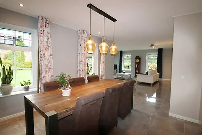 Zeer ruim appartement in verbouwde boerderij