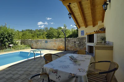 Villa in Cehici mit Pool und Terrasse