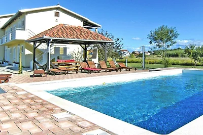 Appartamenti Lug, Privlaka con piscina