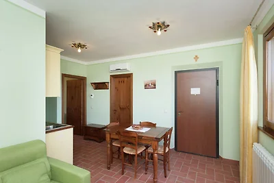Elegante dimora a Monte del Lago vista lago