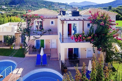 Villa con piscina condominiale a Nopigia