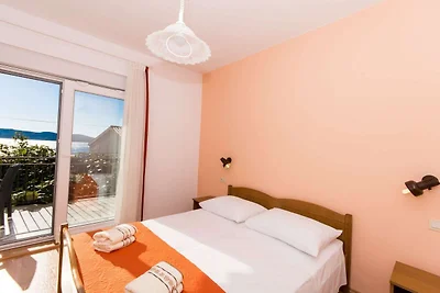 Apartments Mastelić - Three Bedroom Apartment...