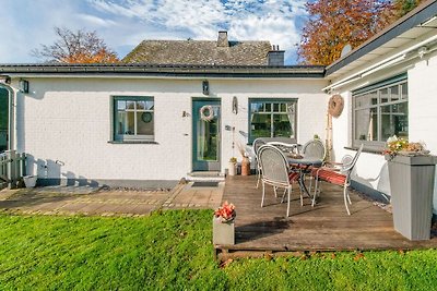 Idyllisches Cottage in Büllingen mit Terrasse