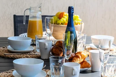 3-Zimmer-Apartment mit Meerblick und Pool – C...