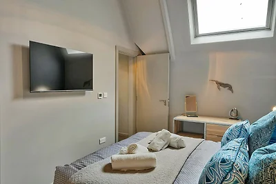Großzügiges Ferienhaus in Strandnähe mit Whir...