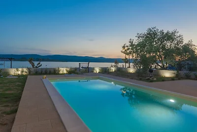 Lussuosa villa con piscina a Turanj