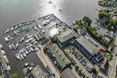Geschakelde villa aan de Loosdrechtse Plassen