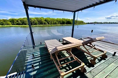 Gemütliches Haus am Wasser mit Whirlpool