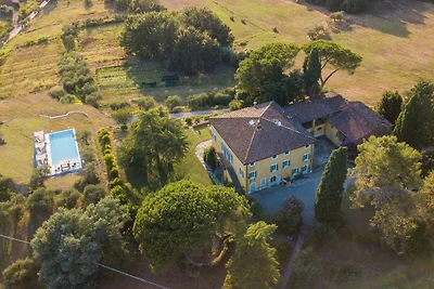 Villa mit 10 Schlafzimmern und Pool in Lucca