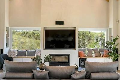 Villa vicino ad Aljezur con lago privato