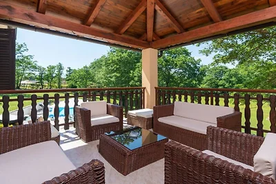 Villa in Juršići mit Schwimmbecken