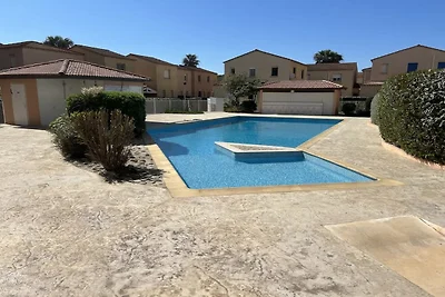 Huis aan het strand met zwembad