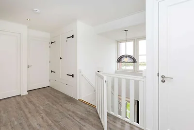 Villa mit Strohdach mit einer Sauna in...