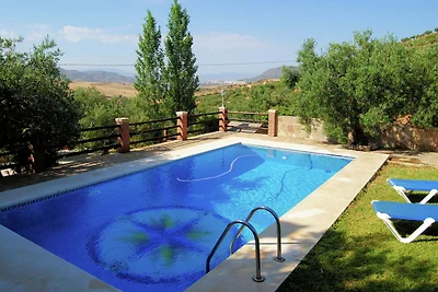 Rustikale Villa in Alora mit Swimmingpool
