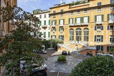 La finestra sul cortile di Via Roma