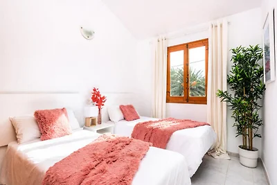 Wohnung in Cala Blanca mit Blick auf den Pool