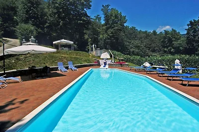 Magnifica villa a Pistoia con vasca idromassa...