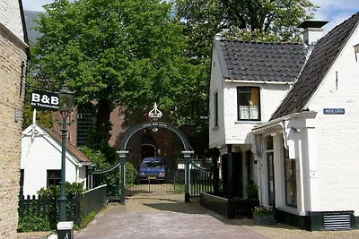 Schönes Ferienhaus am Wasser in Grou