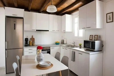 Soggiorno a bordo piscina con vista sulla...