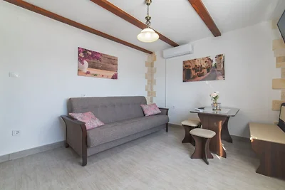 Serene Retreat Holiday Home with Pool - Two B...