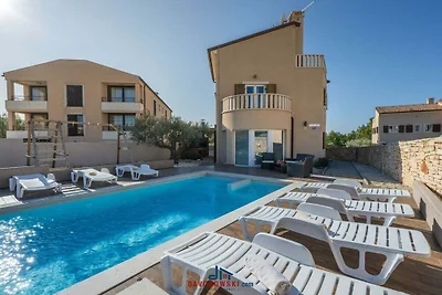 Villa in Premantura with swimming pool